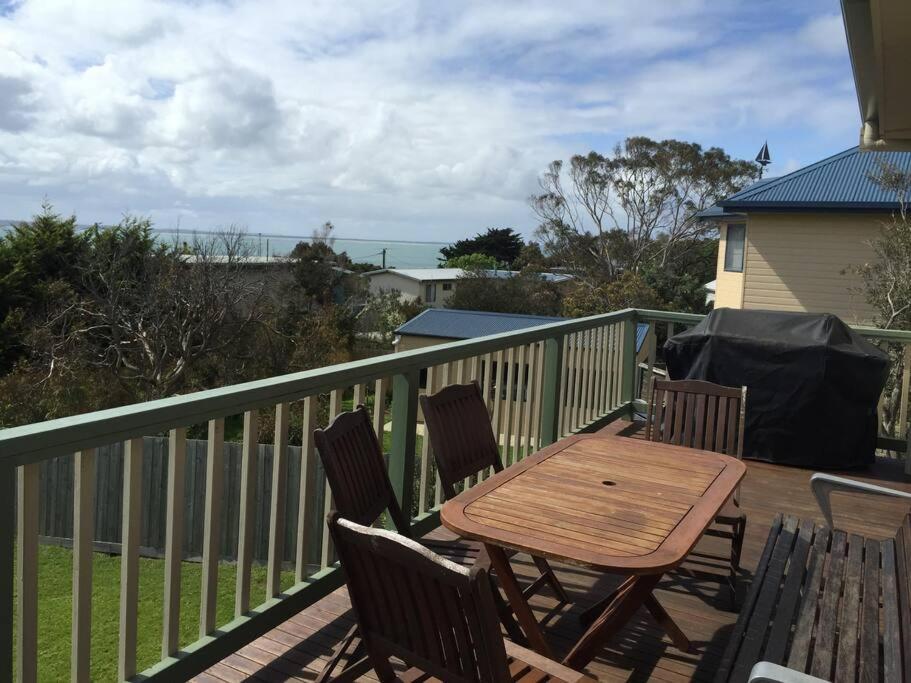 Airy Beach Escape In Ventnor Villa Exterior photo